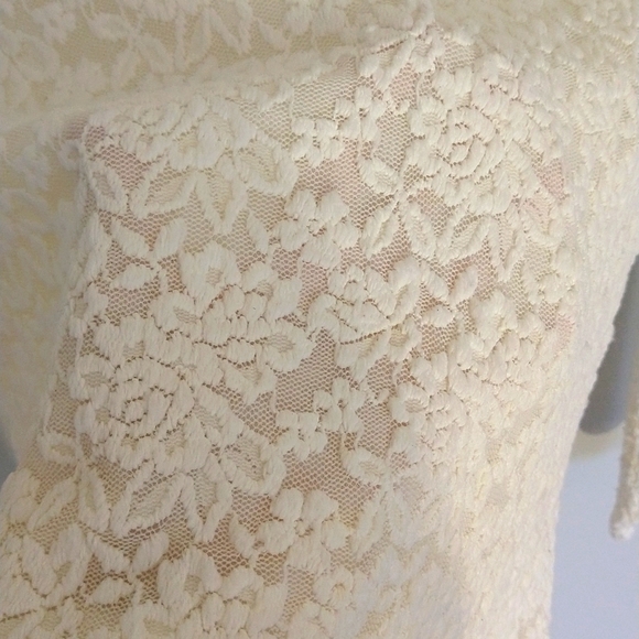 Vintage JM Collection Petite Dainty Cream Scalloped Edge Lacy Mesh V-Neck Top - Picture 10 of 12